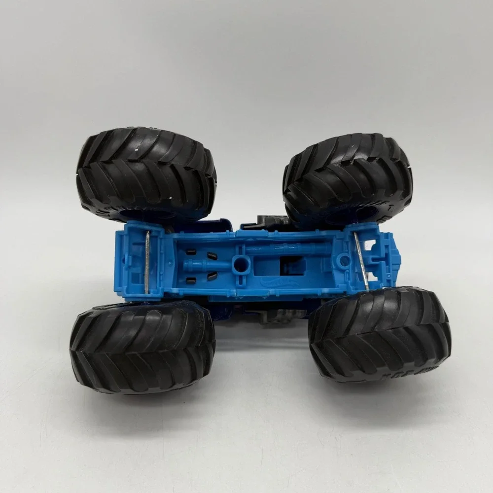Hot Wheels Monster Trucks HWPD K-9 1:24 Scale Blue Police Shark Teeth Vehicle